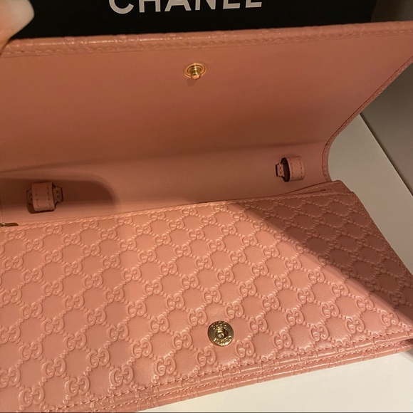 SOLD Gucci Pink Guccissima Crossbody Bag - Picture 2 of 5